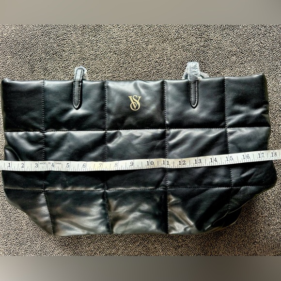 Victoria’s Secret bag new with tags . - Picture 2 of 3